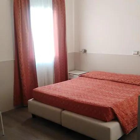 アラ ビアンカ ホテル 3*